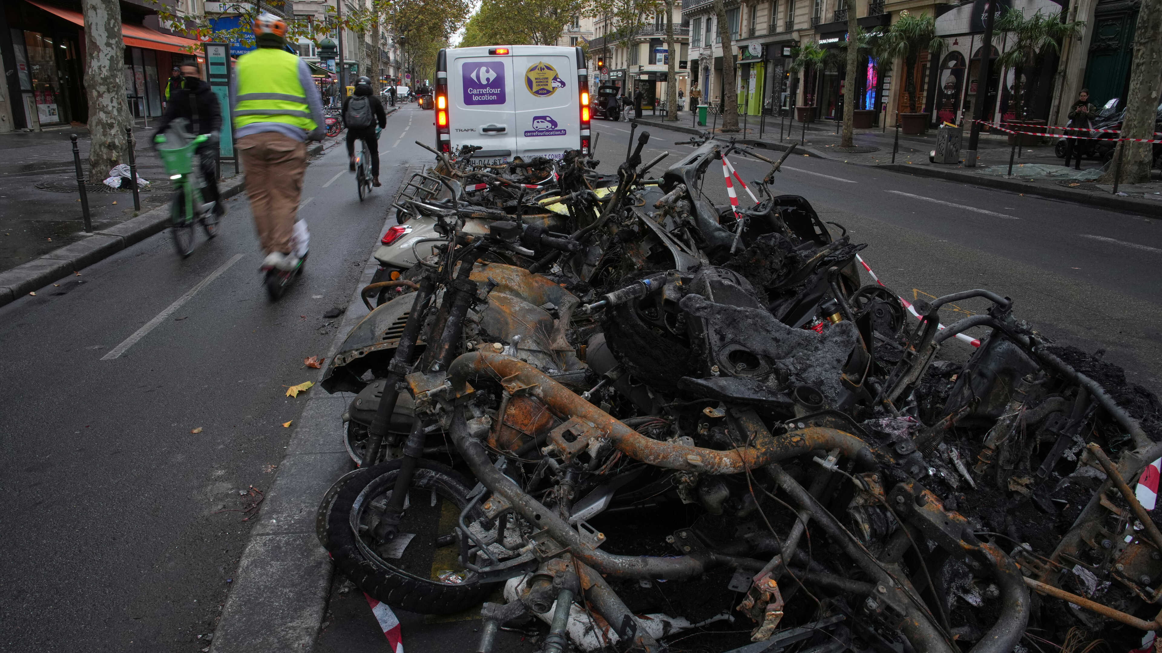 European stocks extend slide as French unrest rattles investors